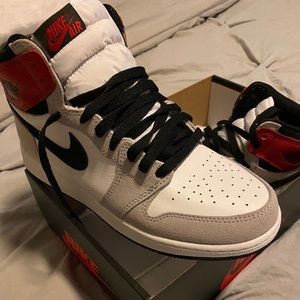 Jordan 1 grey smoke
